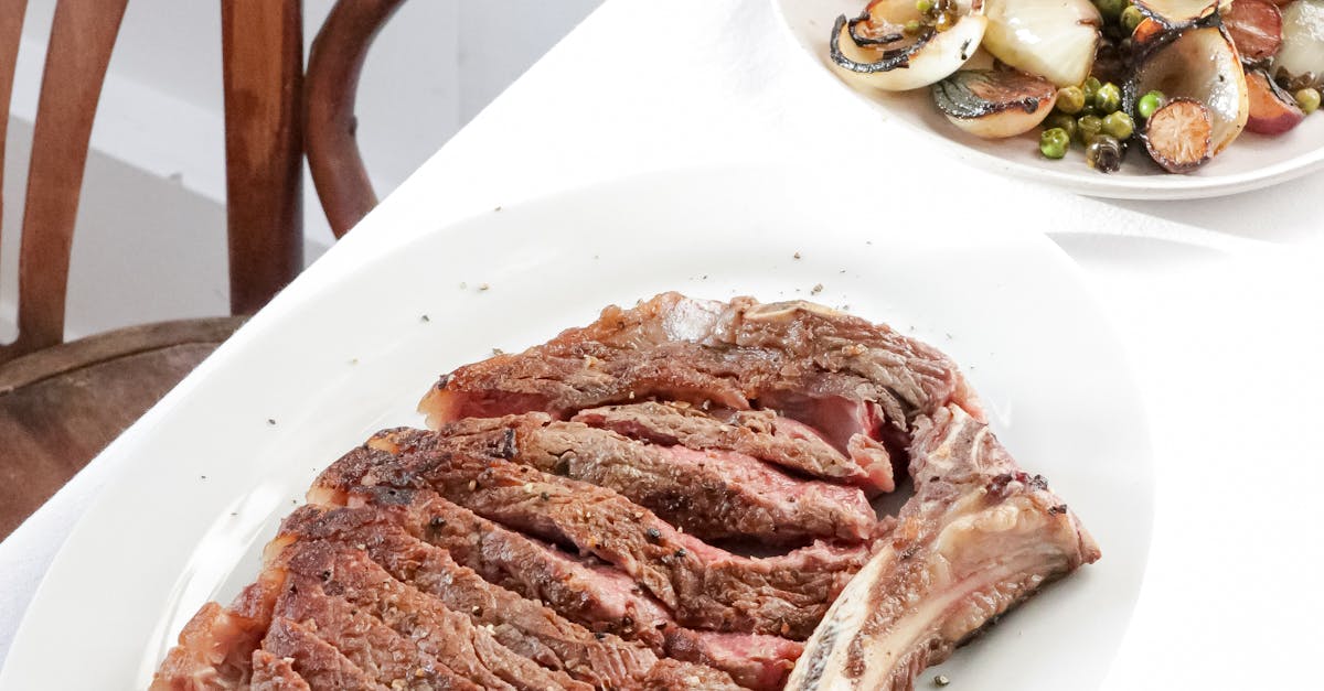 Amfiteatro: un nou refugiu culinar în Valea Avrigului pentru pasionații de steak