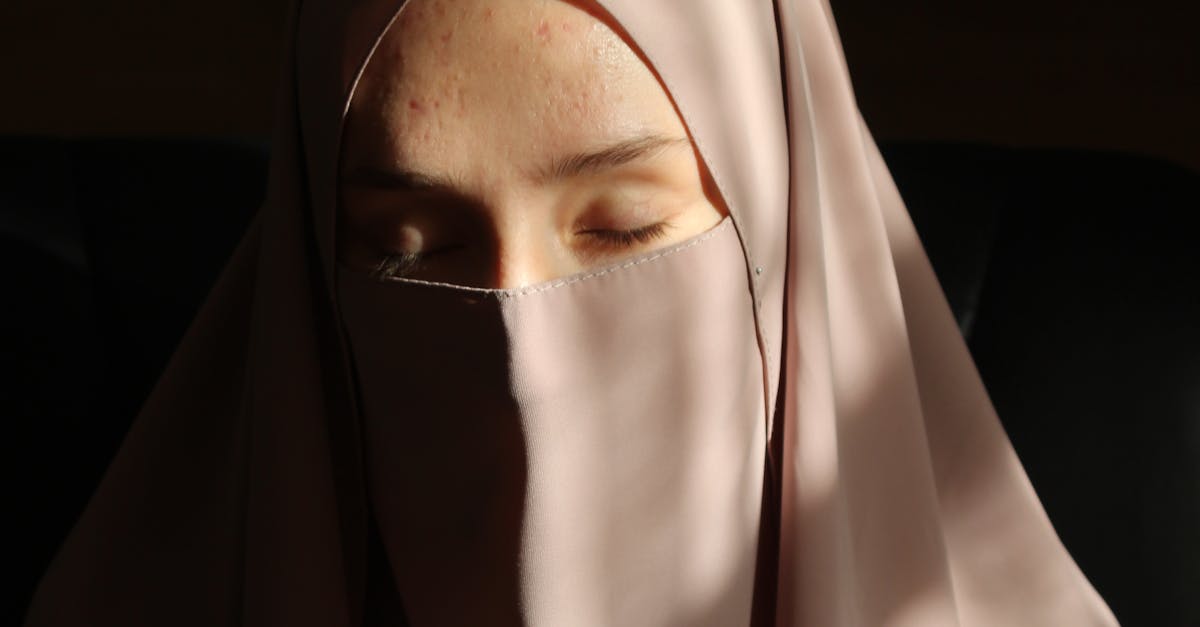Kazahstanul interzice purtarea niqabului și burqa în public: o decizie controversată