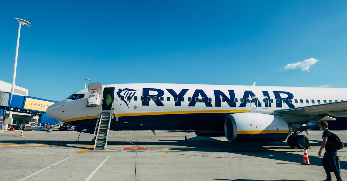 Vești excelente pentru pasagerii Ryanair din Cluj: bagajul de mână gratuit devine mai mare
