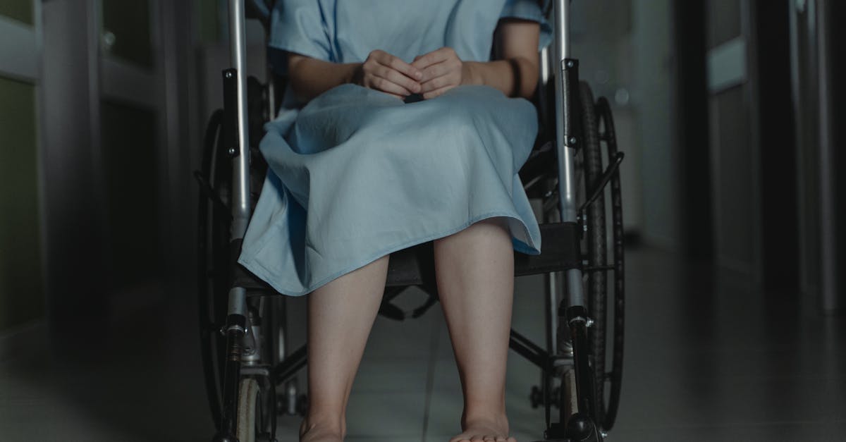 Persoanele cu handicap și bolnavii de cancer scutiți de taxa CASS
