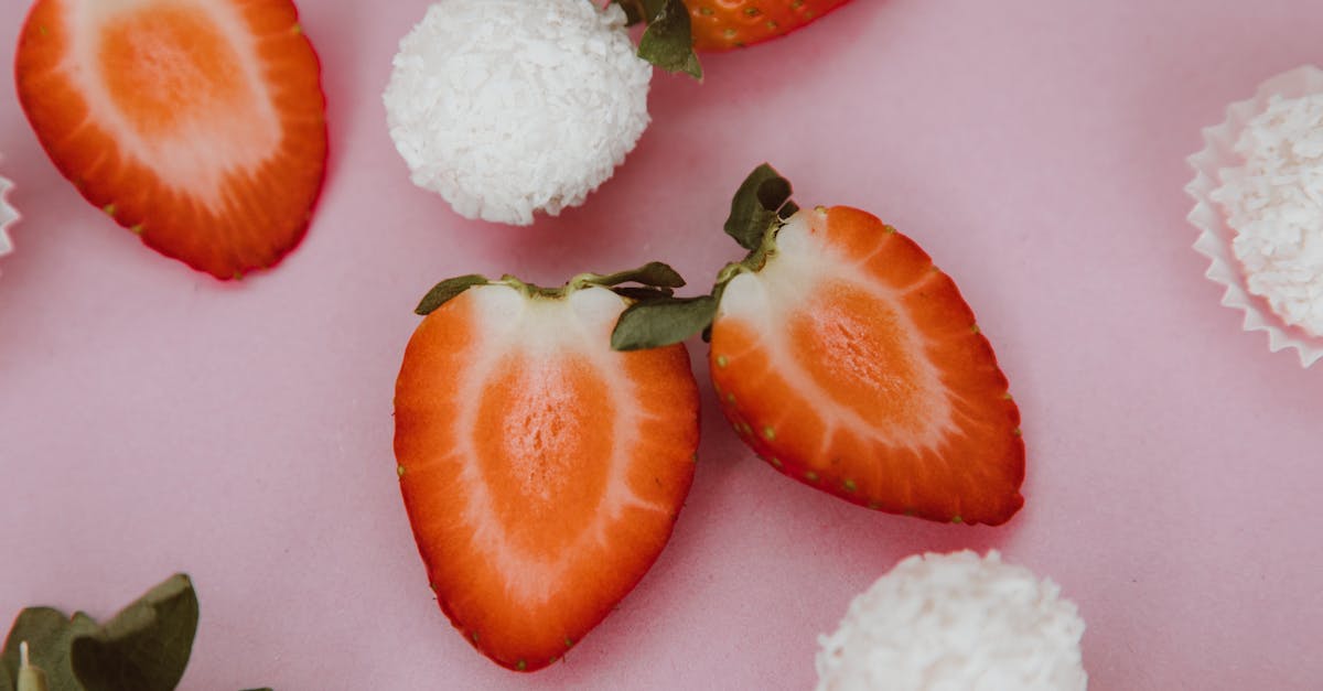 Delicii sănătoase fără zahăr la Gelateria Aniela: tarte, rulouri și batoane raw-vegan