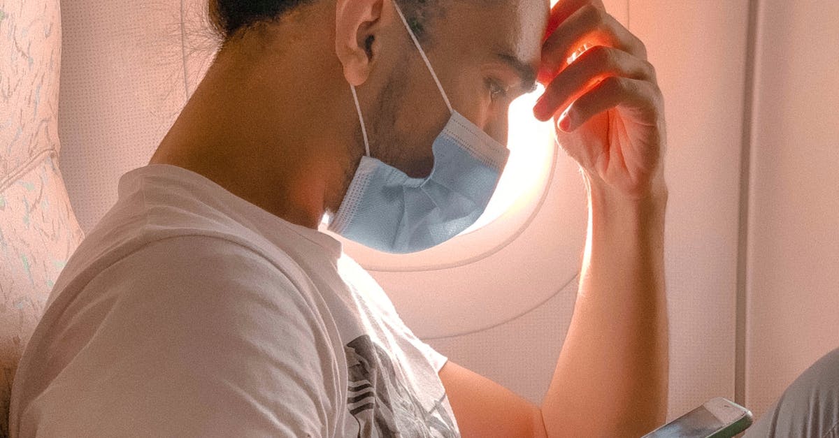 Atenție! Costuri mari pentru românii care își folosesc telefonul în avion