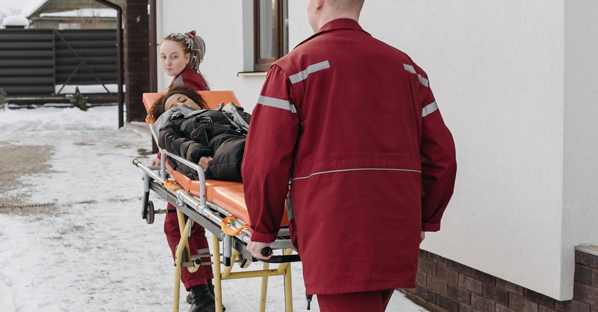 Serviciul de Ambulanță Alba-Abrud primește un scaun electric inovator pentru evacuări eficiente