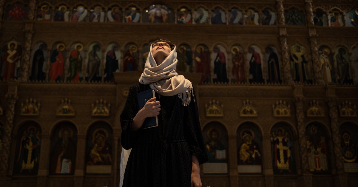 Biserica Ortodoxă Română canonizează 16 femei cu vieți exemplare