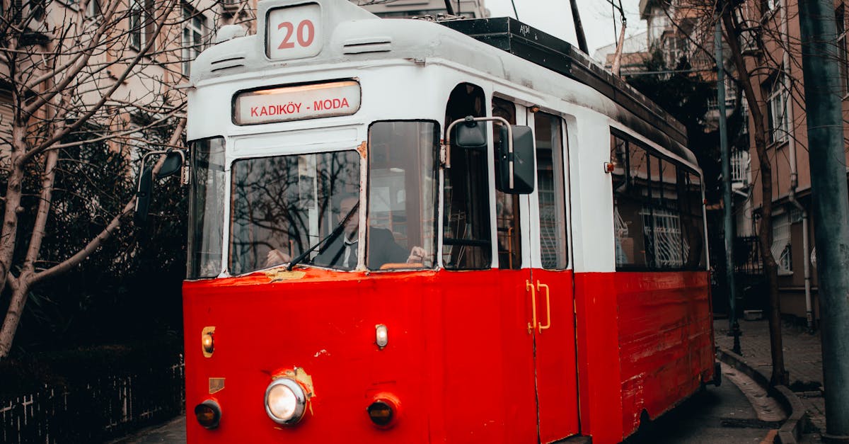 Tramvaiele din Reșița, blocate timp de trei ore din cauza cablurilor de telefonie
