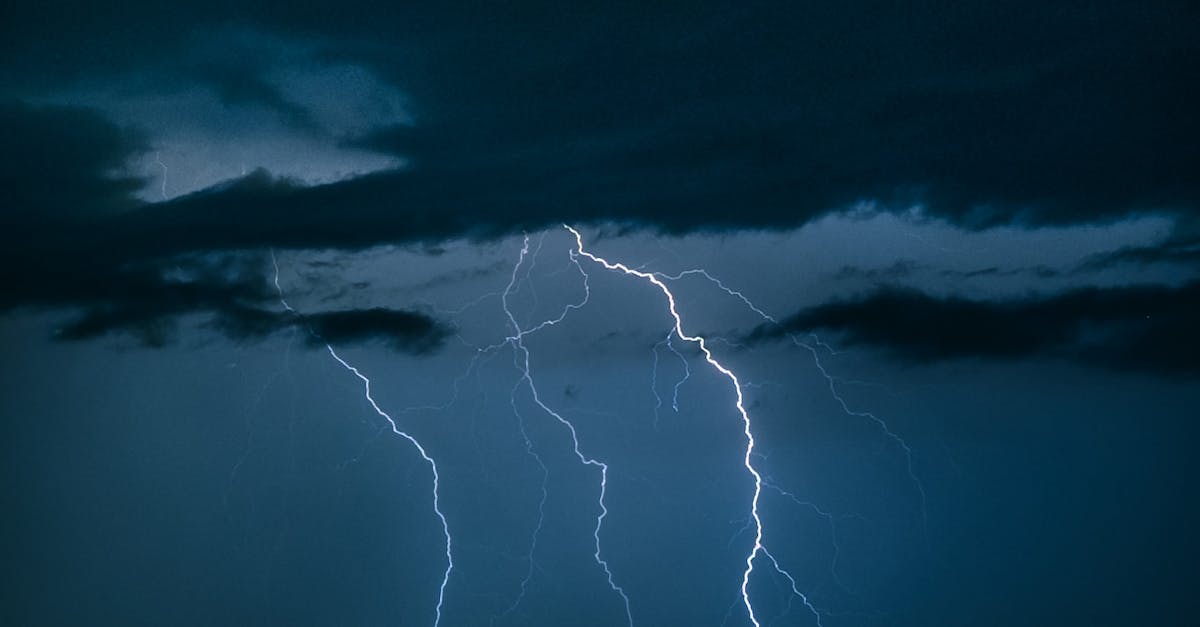 Avertizare meteo în Botoșani: ploi torențiale și vijelii se anunță astăzi