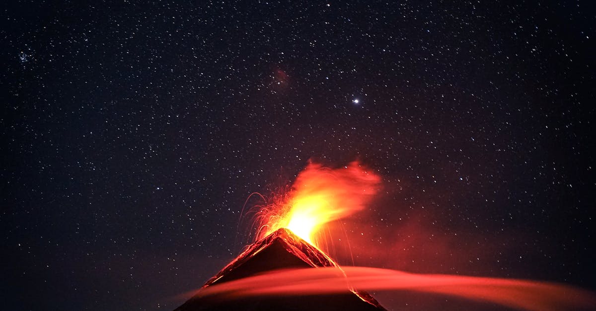 O exoplanetă recent descoperită suferă din cauza unor erupții stelare intense