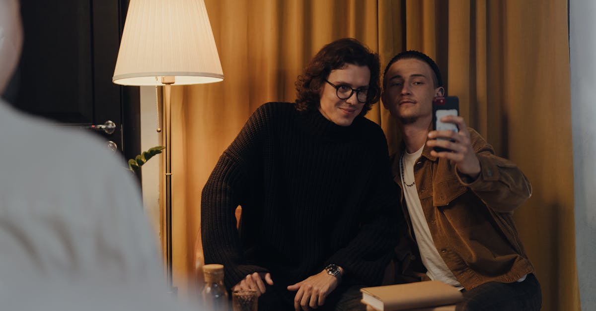 Întâlnire literară captivantă la Iași: Florentin Popa și Alex Odăgeriu sub reflector