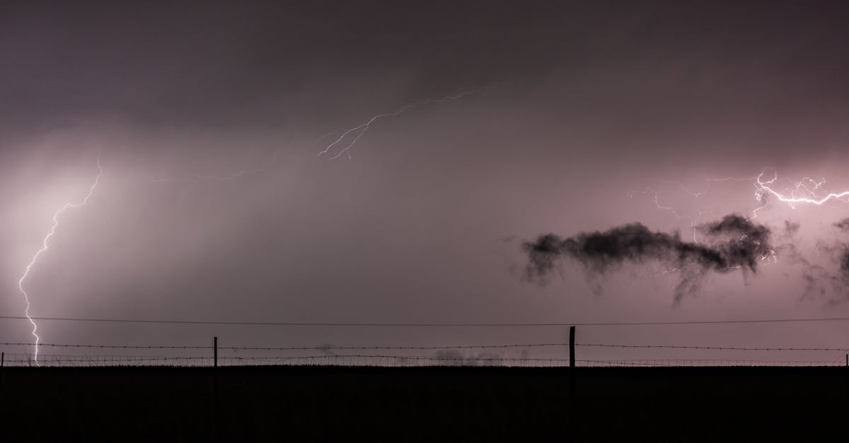 Atenționare meteo: Cod Roșu de vijelii și grindină pentru Huși și alte comune