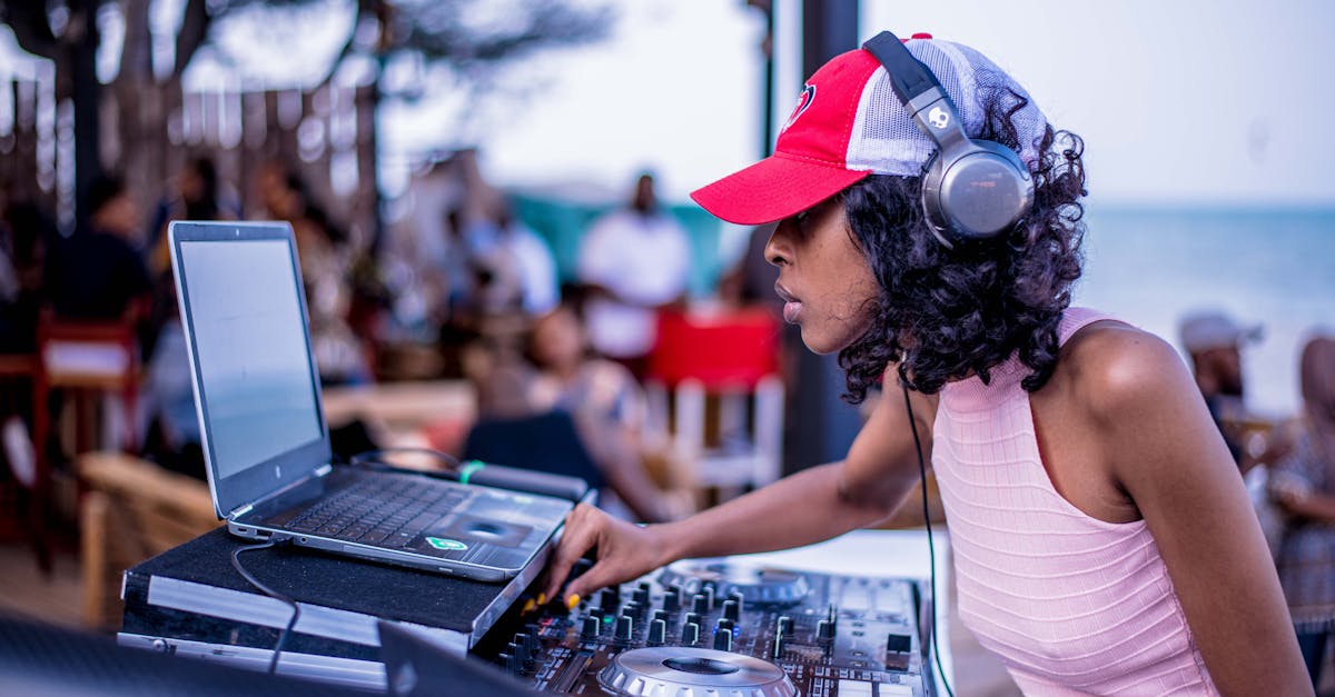 Festivalul „Beach, Please!” începe cu un concert surpriză și entuziasm în Costinești