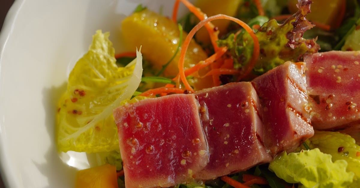 O salată delicioasă de cușcuș cu ton pentru zilele călduroase