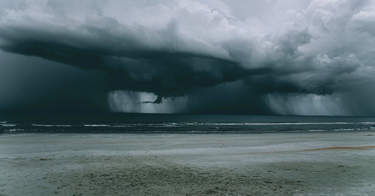 Prognoza meteo: căldură intensă și furtuni în următoarele săptămâni