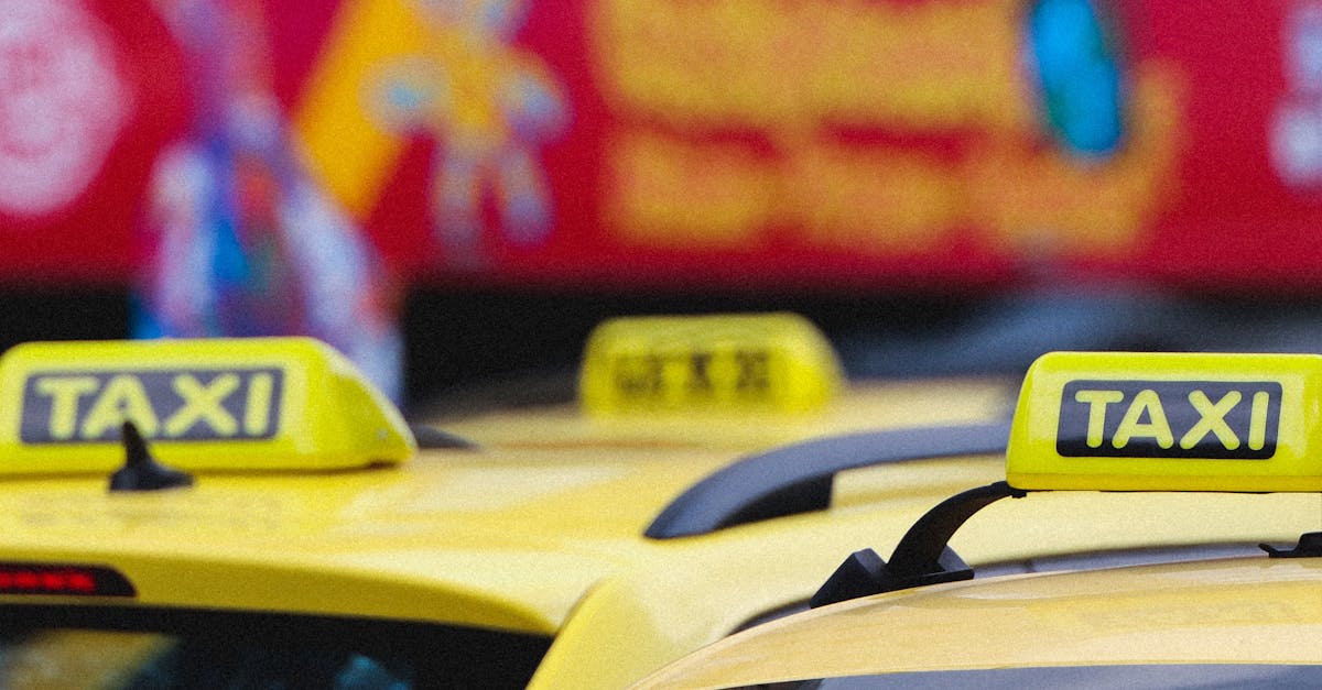 Taximetrist amendat pentru refuzul de a prelua o cursă de la un politician