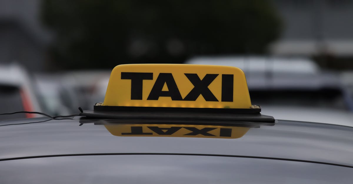 Taximetrist sancționat și lăsat fără atestat după refuzul unei curse la aeroport