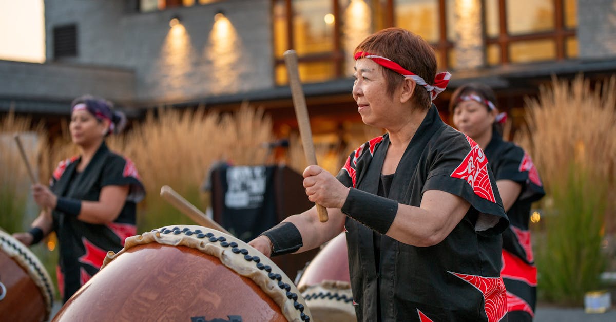 Un concert estival captivant în Piața Sf. Ioan: Hollywood Classics și percuție dinamică