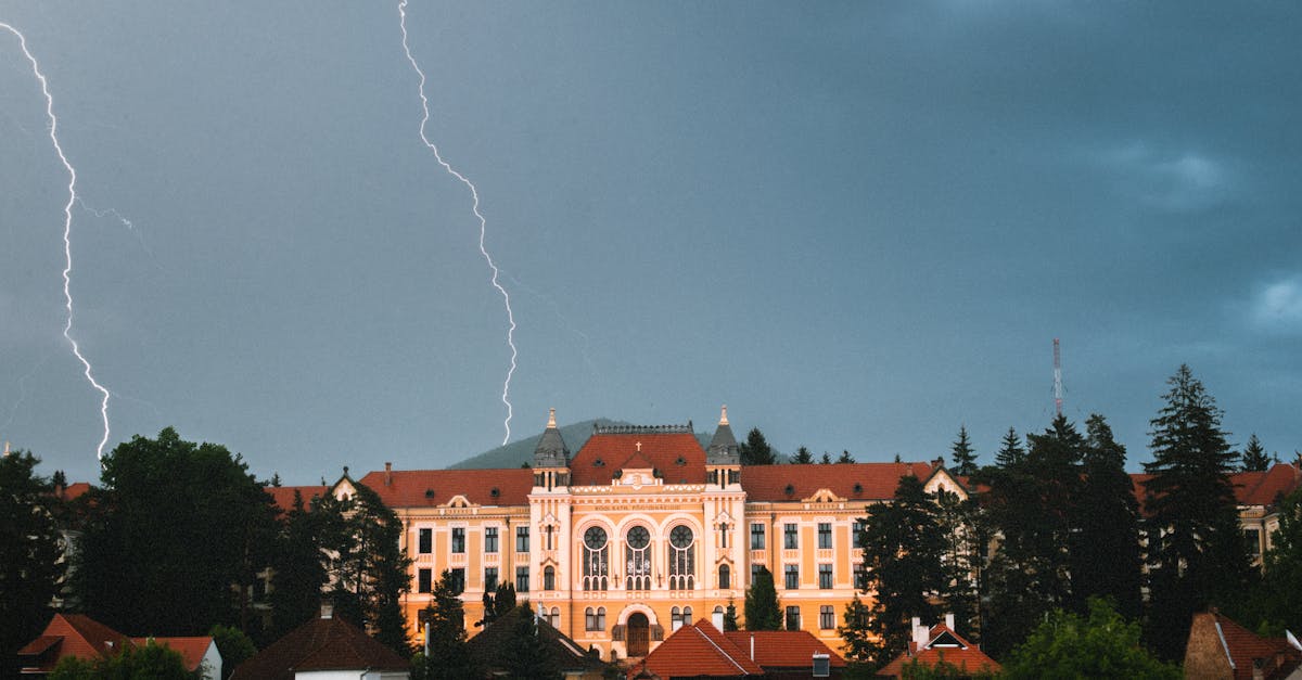 Avertizare meteo: furtuni și averse în Harghita pe 14 iulie