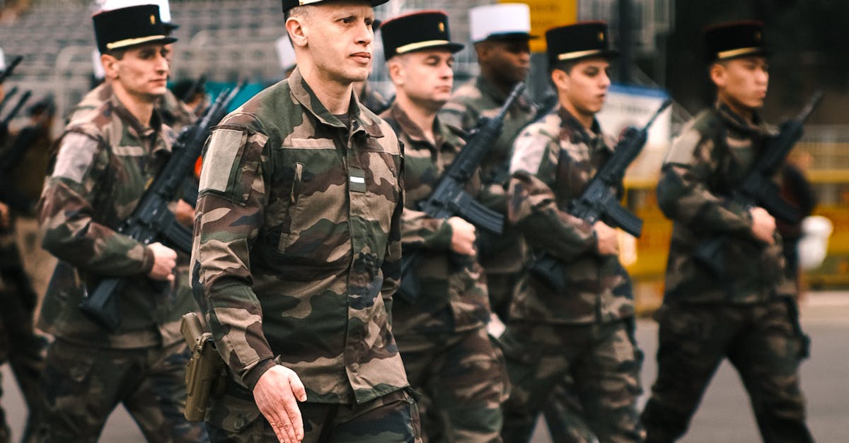 Franța își întărește forțele armate: Macron subliniază importanța puterii militare