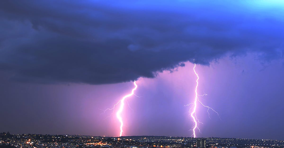 Avertizare meteo: furtuni iminente în Neamț pe 16 iulie