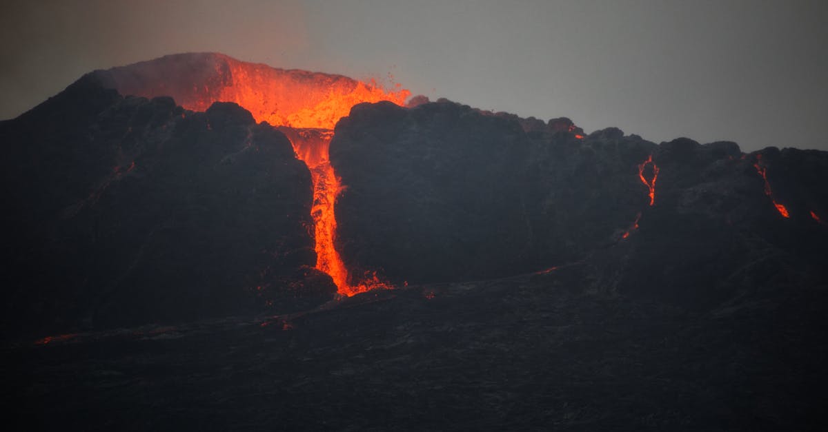 Erupția vulcanică din Islanda: Lava curge dintr-o fisură de 1 km