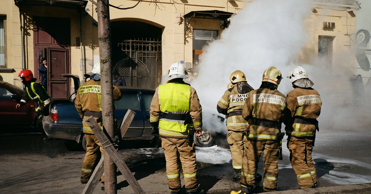 Pompierii din Sebeș intervin pentru a stinge un incendiu la o gospodărie din Vurpăr