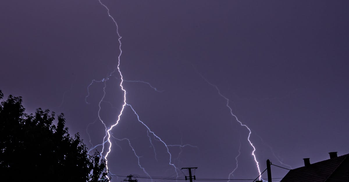 Cod roșu de vijelii și grindină în București: meteorologii avertizează