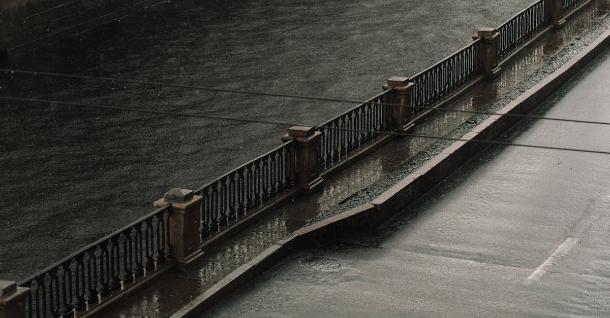 Inundații pe strada Mihai Viteazul: canalizările nu fac față precipitațiilor intense
