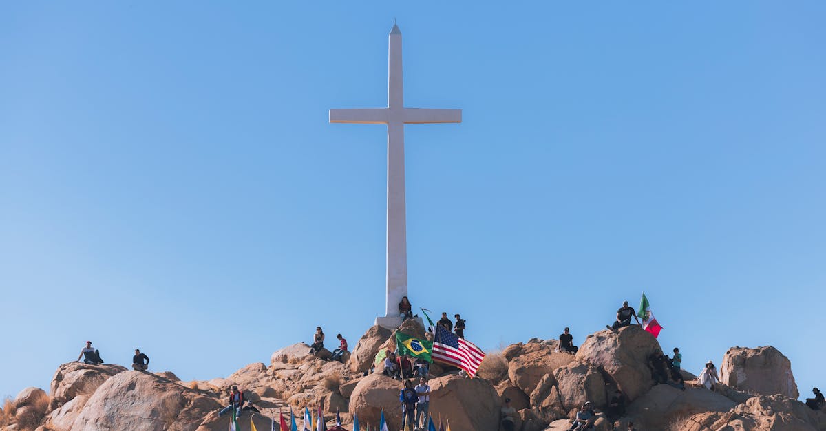 Sfințirea crucilor la Schitul Vârtop: un moment deosebit pentru comunitatea ortodoxă