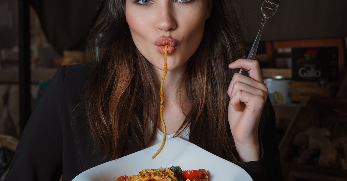 De ce românii evită să ia mâncarea rămasă de la restaurant: o problemă de mentalitate