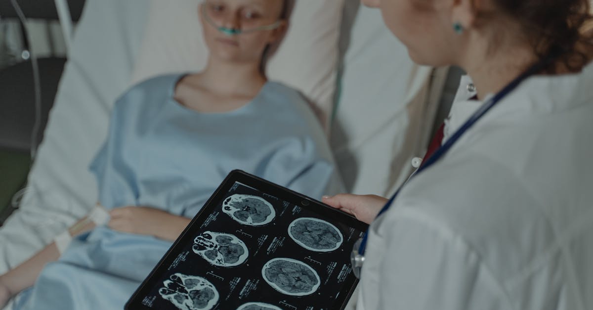 O tânără din Timișoara își recapătă viața după o intervenție neurochirurgicală complexă la Iași