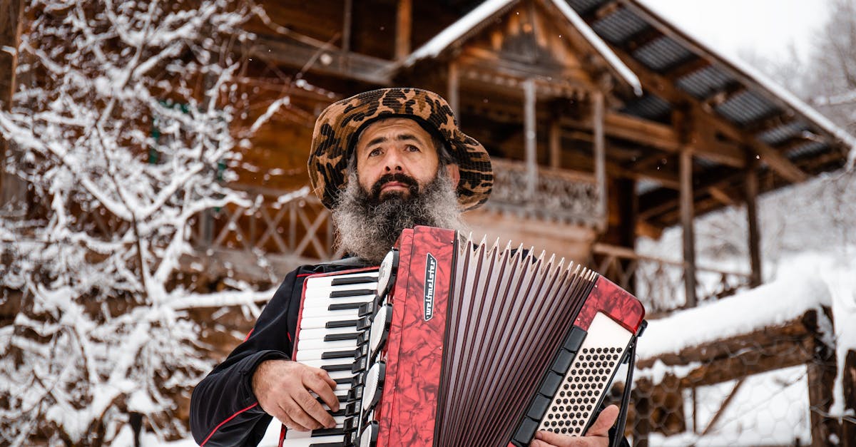 Descoperă Târgul de Fete de pe Muntele Găina: tradiții și legende din inima Apusenilor