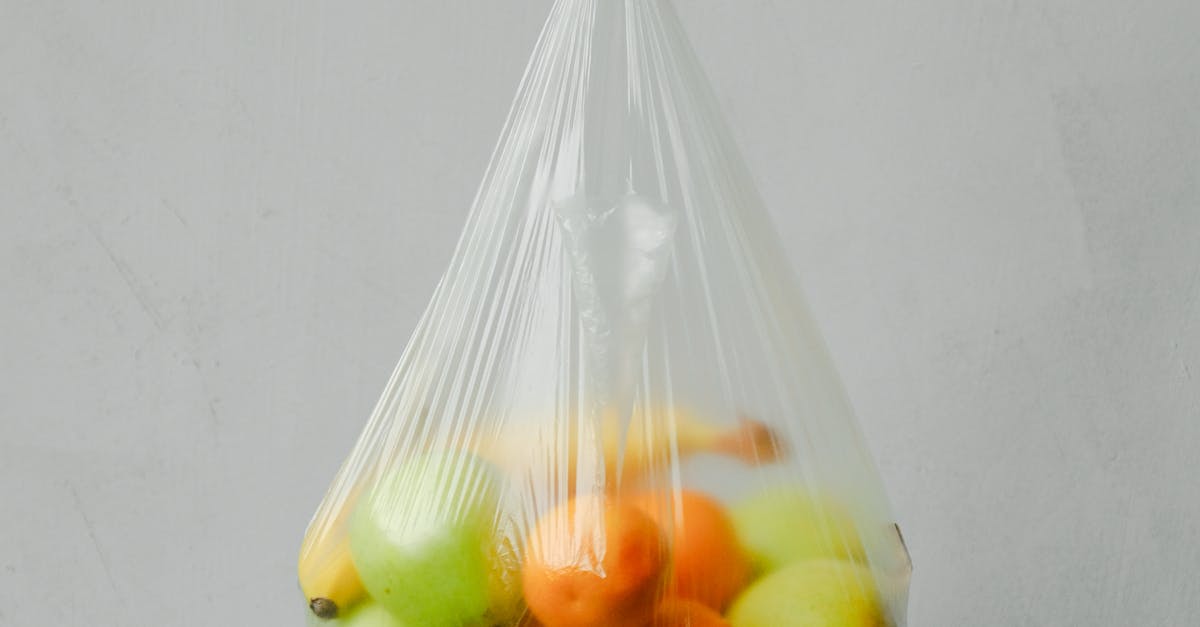 UE spune stop plasticului de unică folosință: ce produse vor fi interzise din 2030