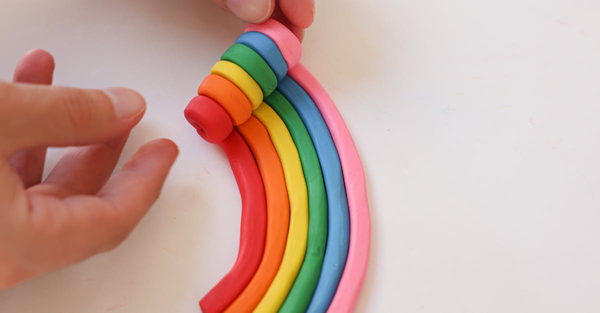 Descoperă creativitatea la atelierul gratuit Mânuțe de Lut pentru copii