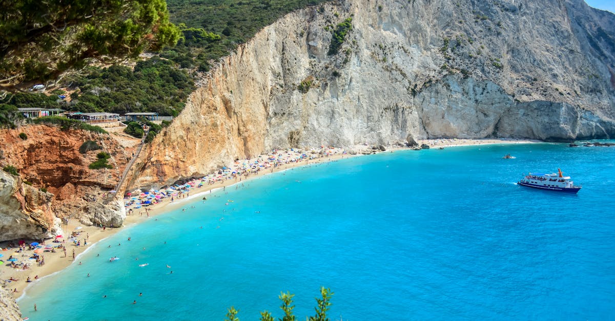 Descoperă Lefkada: Insula grecească cu peisaje de vis și accesibilitate ușoară