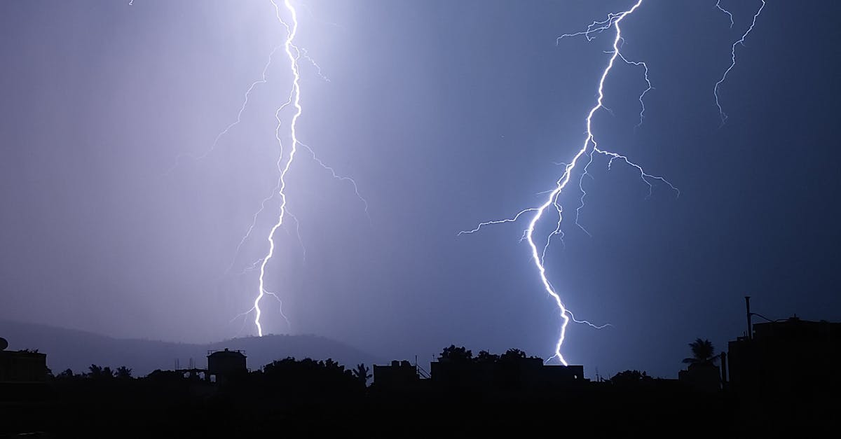 Furtuni și caniculă: avertizări meteo pentru Alba și alte județe