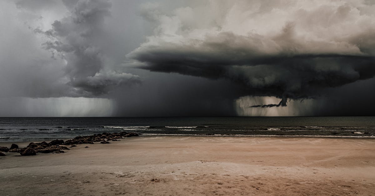 Avertizări meteorologice severe: Cod portocaliu de furtuni în mai multe județe