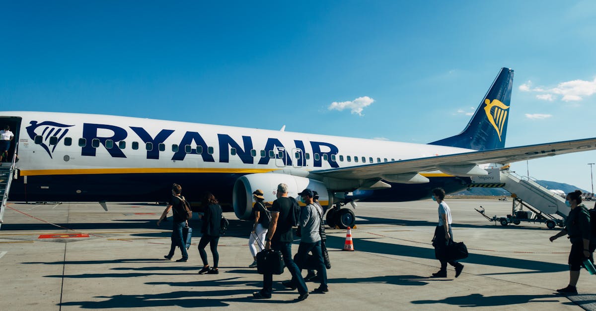 Femeie în lacrimi la aeroport, refuzată de Ryanair din cauza bagajului