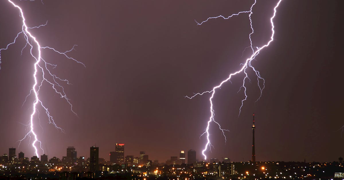 Furtuni puternice și caniculă în România: avertizări meteorologice pentru mai multe județe