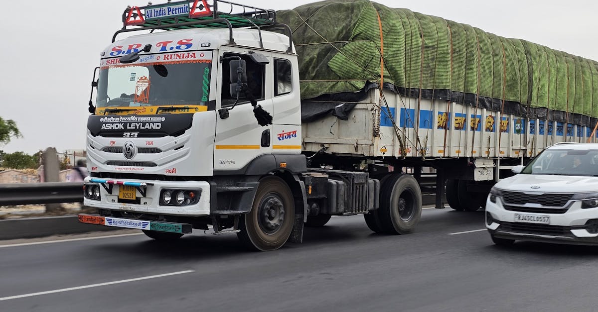 Atenție, șoferi! Trei transporturi agabaritice pe drumurile din județul Constanța