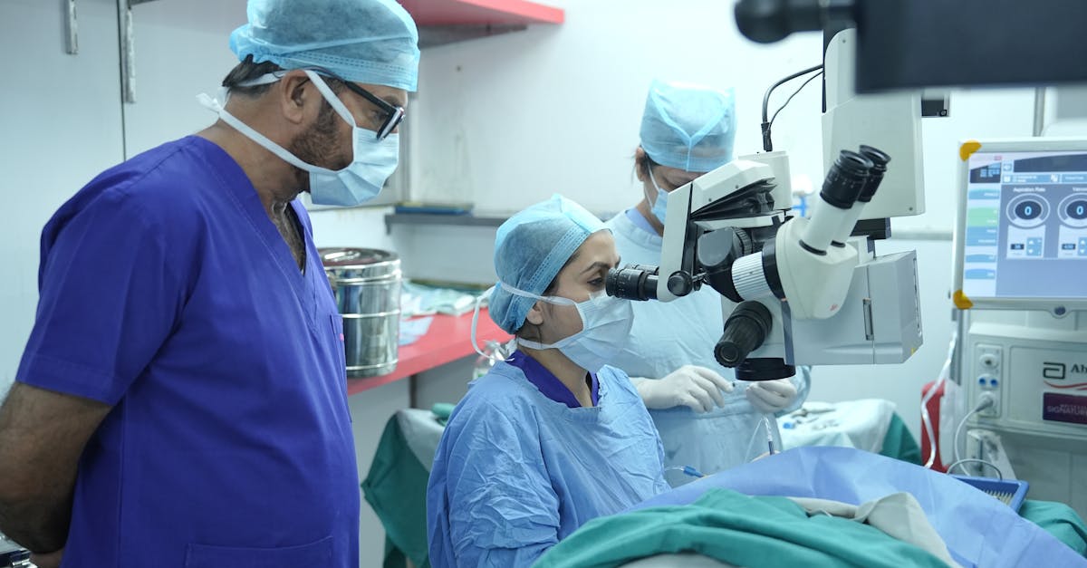 O femeie centenară redobândește vederea printr-o operație de cataractă