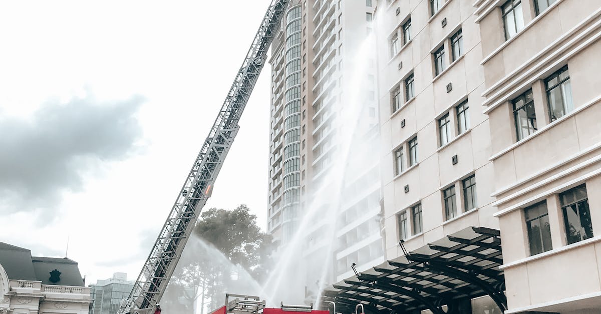 Tragedie în Spania: două vieți pierdute și șase răniți într-un incendiu devastator