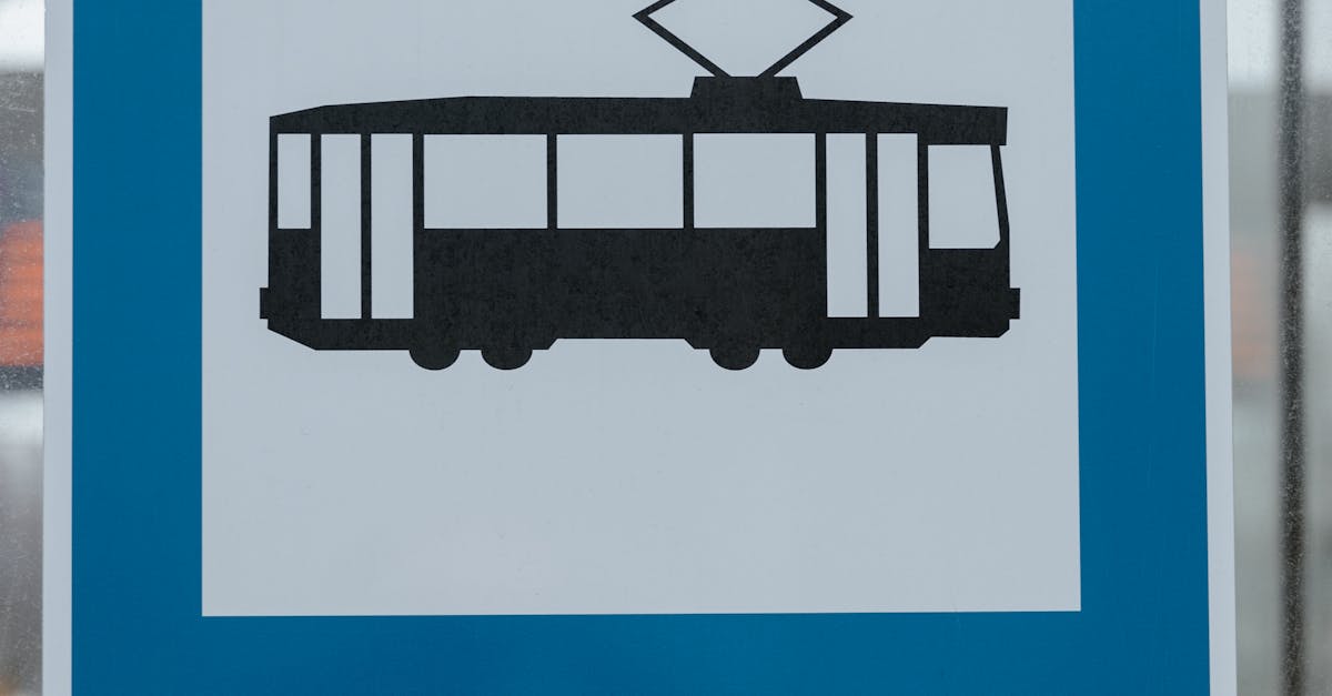 Accident grav în București: coliziune între autobuz și tramvai