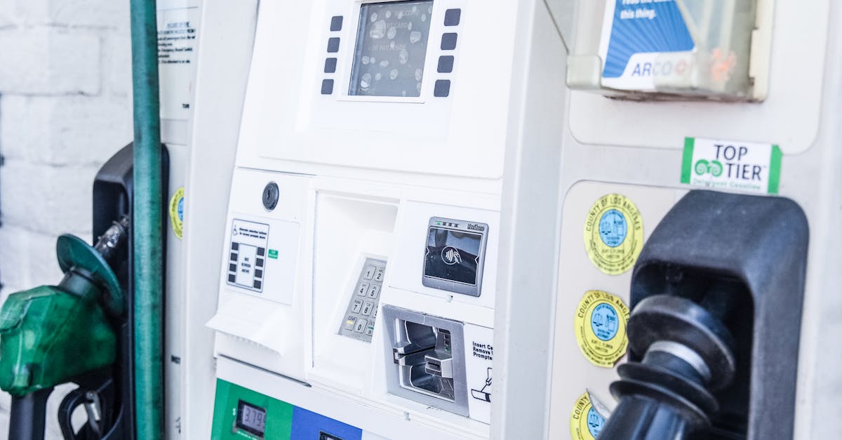 Află cât se va scumpi carburanții de mâine