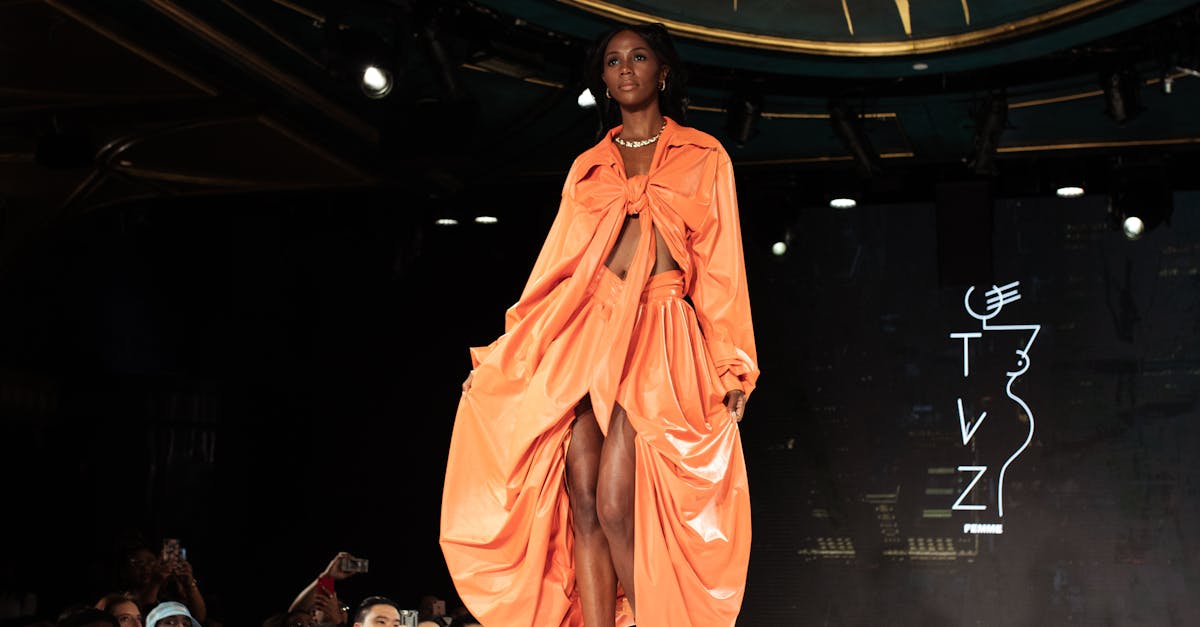 Spectacol de modă la Bukarest Fashion Week cu două talente arădene