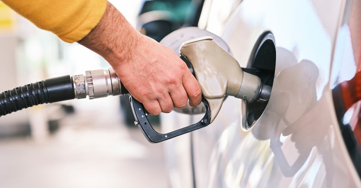 De ce ne așteaptă scumpiri la carburant din august 2025