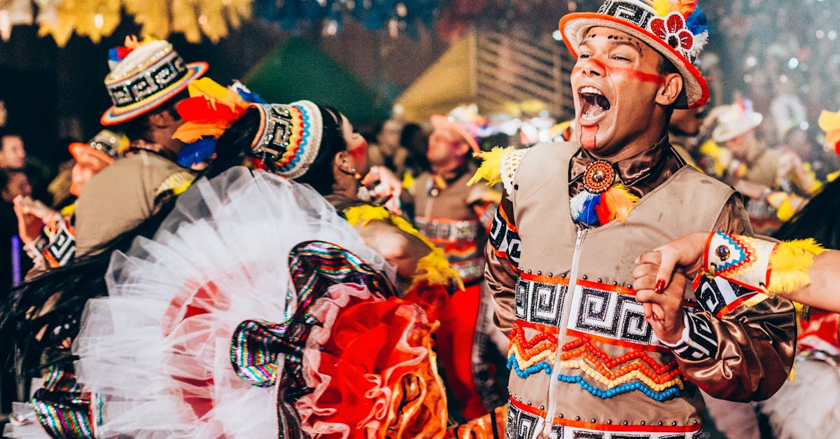 Ştefan Bănică Jr. surprinde publicul la festivalul de folclor din Sibiu
