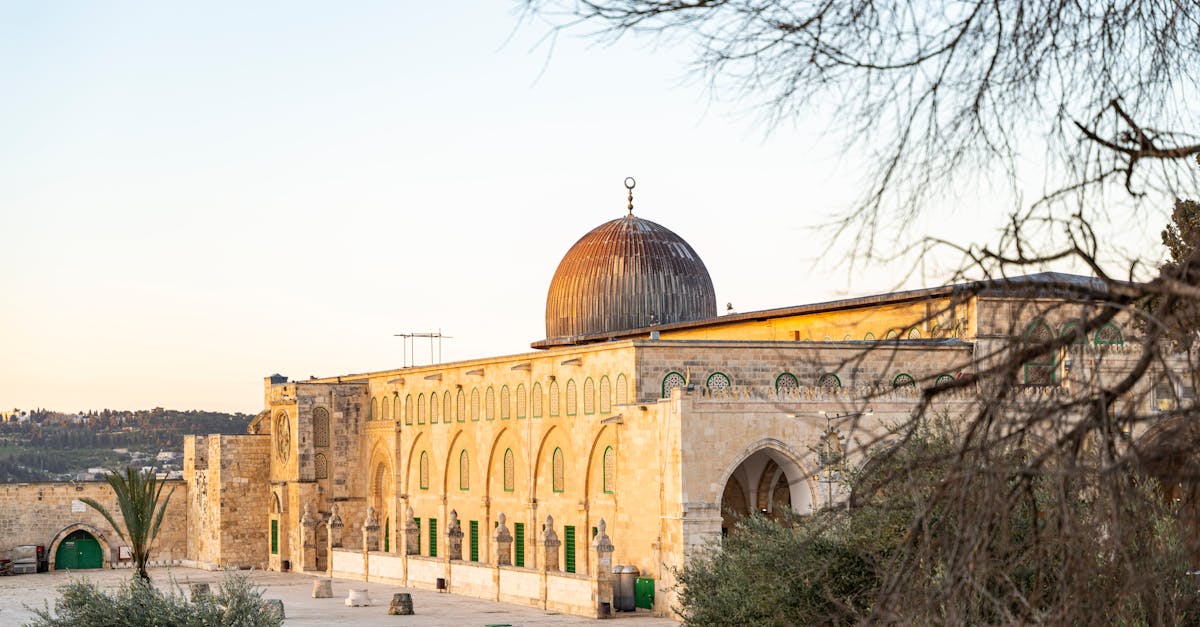 Controversă în Ierusalim: Un ministru israelian își asumă riscuri în fața unui loc sfânt
