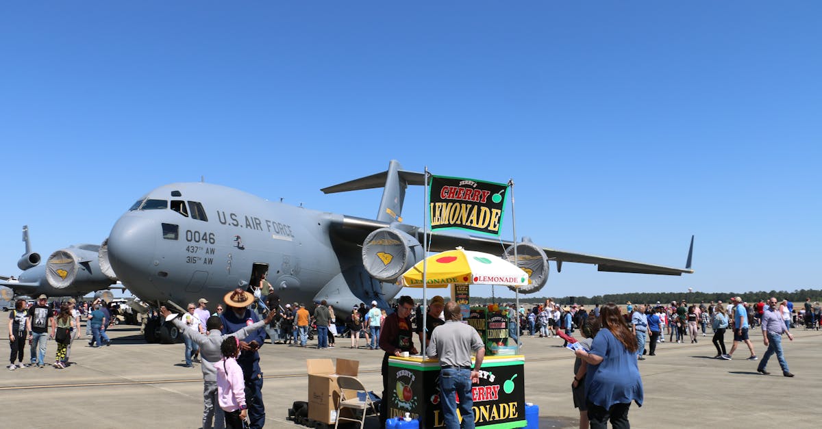 Intervenție militară: avioane de vânătoare americane interceptând un zbor civil în apropierea lui Trump