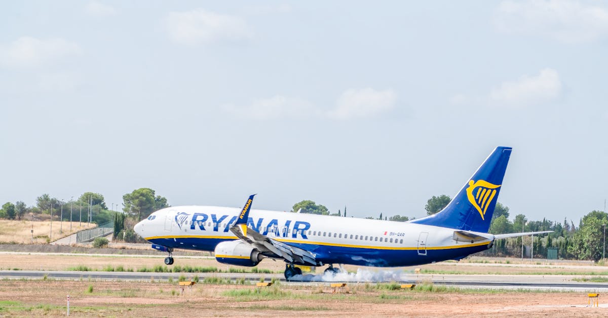 Un incident neplăcut pe un zbor Ryanair: pasager evacuat după ce a fumat în toaletă