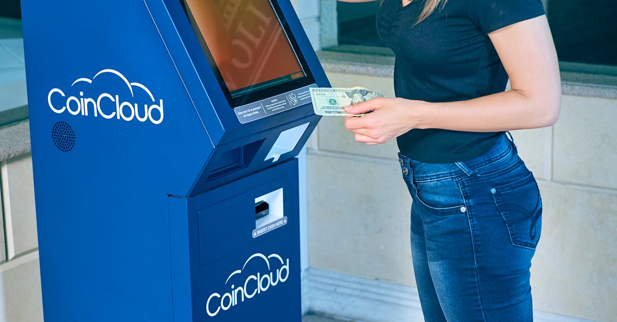 Grecia analizează un sistem de ATM-uri comune pentru reducerea costurilor bancare