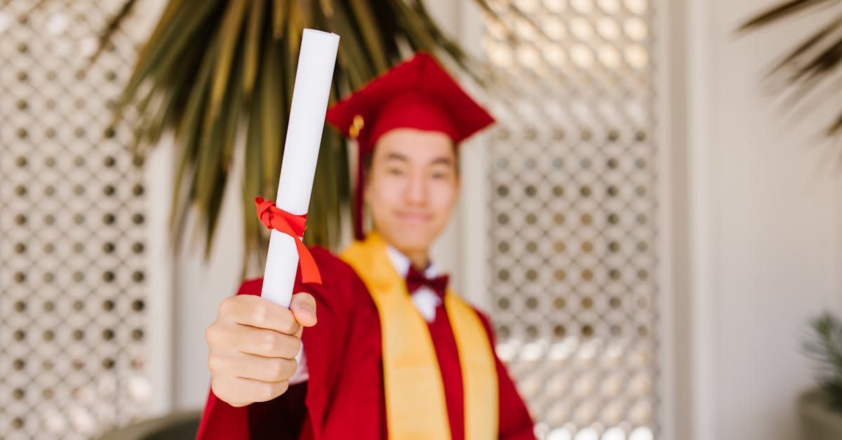 Reguli actualizate pentru bursele studenților în România